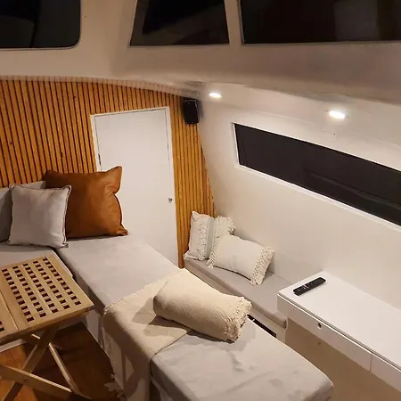 Barco Casa Catamara Sleepandboat *