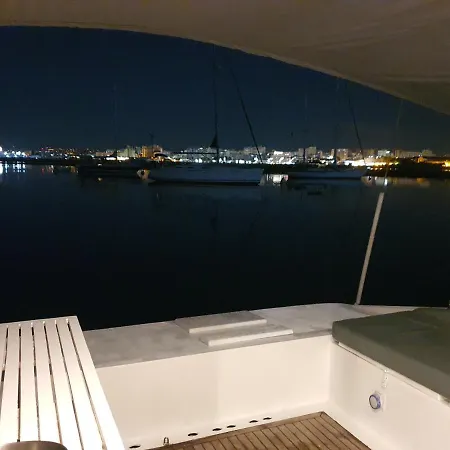 Barco Casa Catamara Sleepandboat Ботель Фару