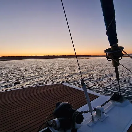 Barco Casa Catamara Sleepandboat Botel