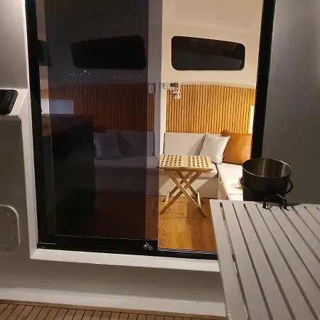 Barco Casa Catamara Sleepandboat