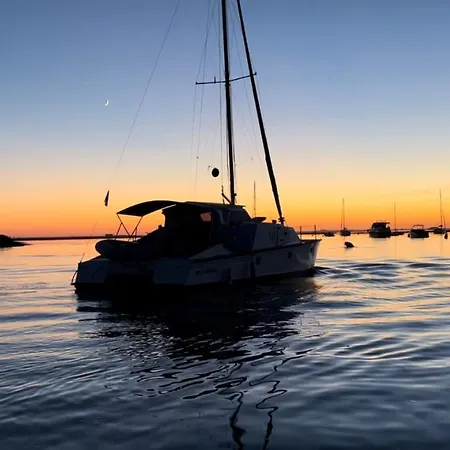 Barco Casa Catamara Sleepandboat *