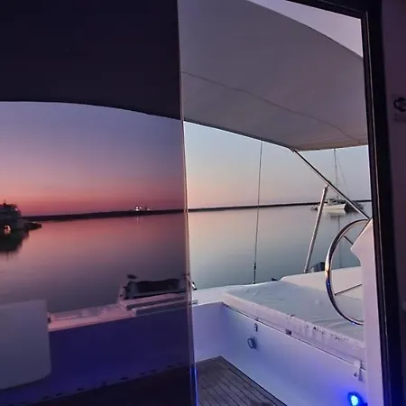 Barco Casa Catamara Sleepandboat