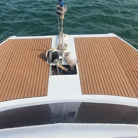 Barco Casa Catamara Sleepandboat Botel *