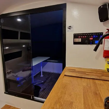 Barco Casa Catamara Sleepandboat