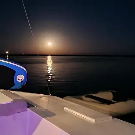 Botel Barco Casa Catamara Sleepandboat Faro