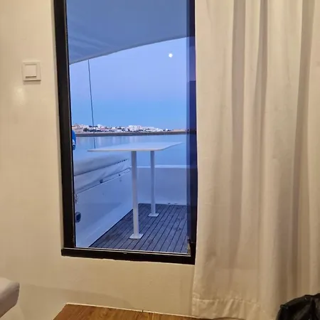 Hotel en barco Barco Casa Catamara Sleepandboat