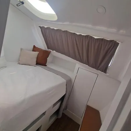 Hotel en barco Barco Casa Catamara Sleepandboat